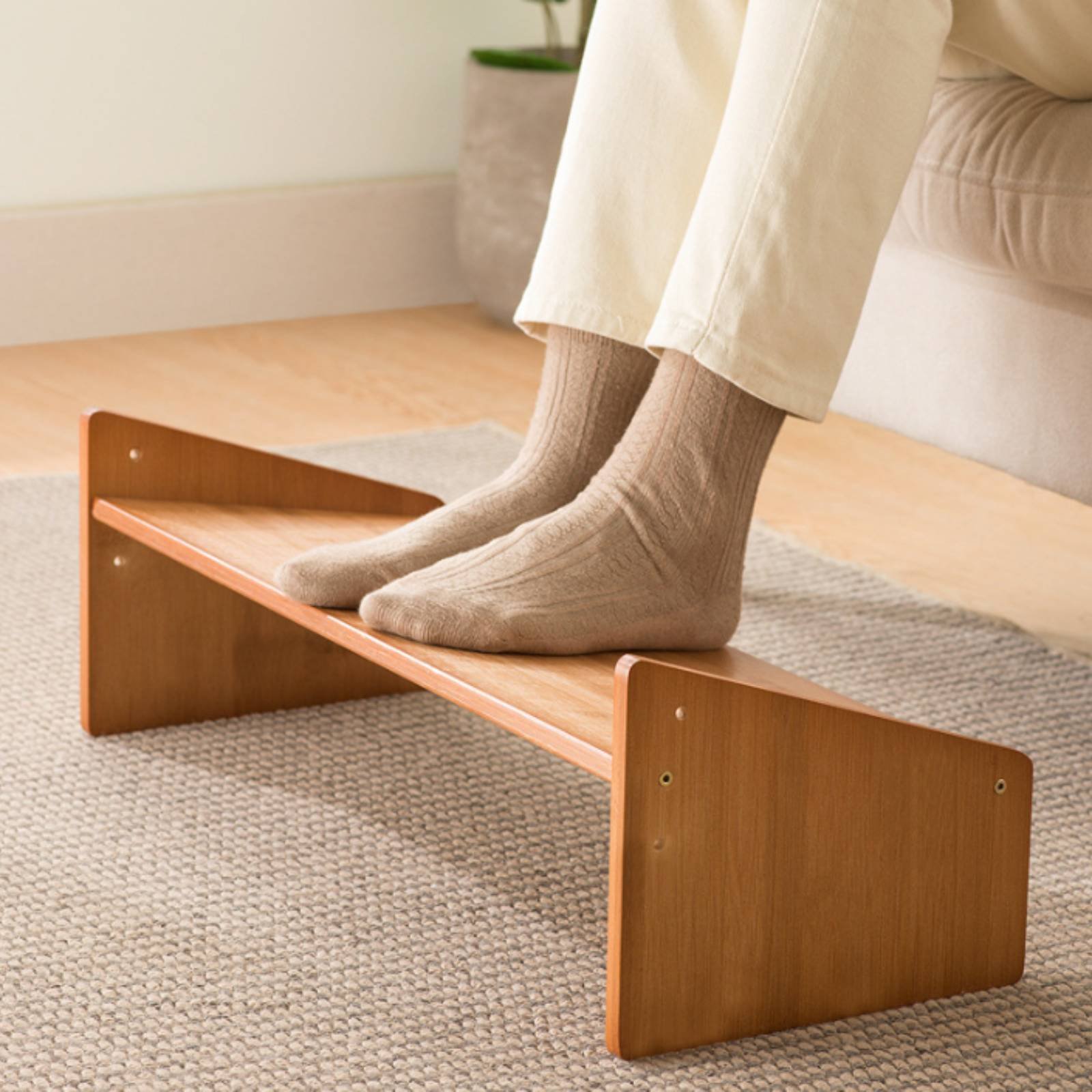 Подставка для ног под стол с ш – обзор и цена Office Furniture Desk